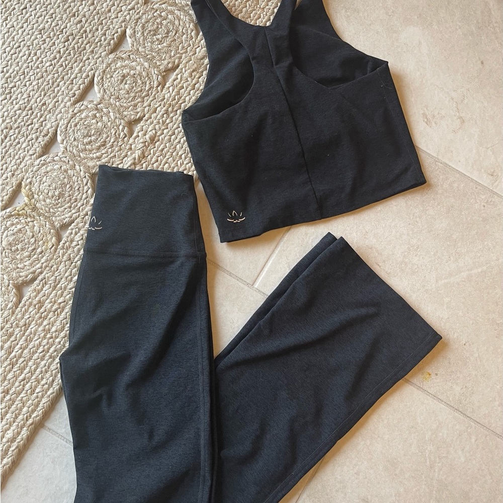 Beyond Yoga | Matching Set | High waisted practice pant + cropped bra | workout